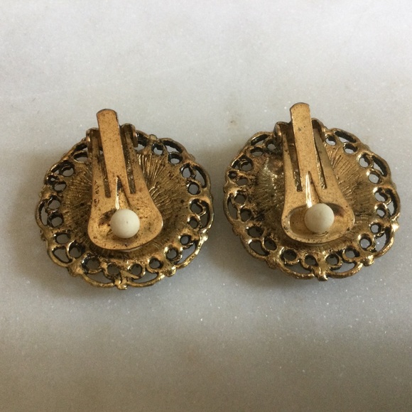 Vintage Clip Earrings - Picture 2 of 4